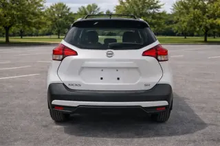 2019 Nissan Kicks SR — 6