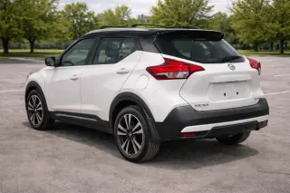 2019 Nissan Kicks SR — 7