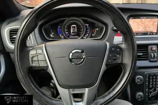 2019 Volvo V40 R-Design — 3
