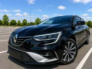 2022 Renault Megane Grandtour E-Tech RS Line — 2