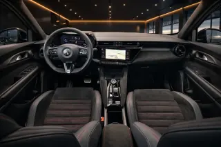 2025 Alfa Romeo Junior Ibrida Speciale — 2