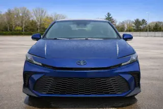 2025 Toyota Camry SE Hybrid — 2