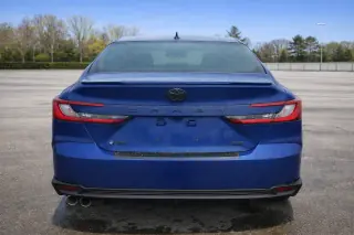 2025 Toyota Camry SE Hybrid — 6