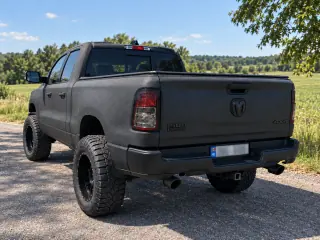 2019 Dodge RAM 1500 Crew Cab 5.7 HEMI — 3