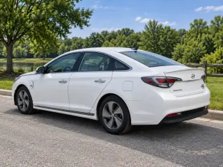 2017 Hyundai Sonata Hybrid 2.0 — 4